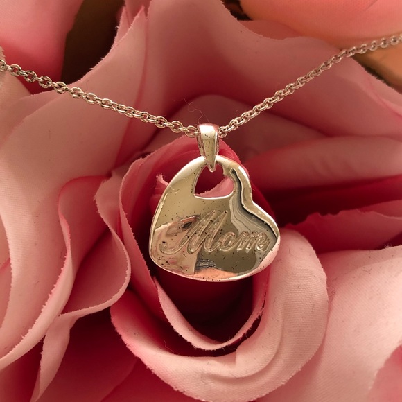 Jewelry - “MOM” 💼 Heart Silver Plated Pendant